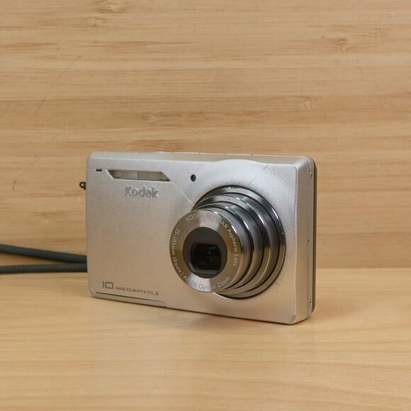 Kodak EasyShare M1033 Digital Camera / 10 MP / 3X Optical Zoom / Silver - Picture 1 of 10